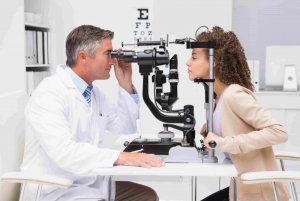 visit-ophthalmologist.jpg