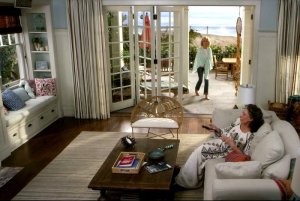 Grace-and-Frankie-on-Netflix-Beach-House-living-room.jpg