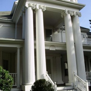 a beautiful Corinthian columns 1907