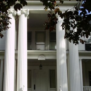 a beautiful Corinthian facade 1907