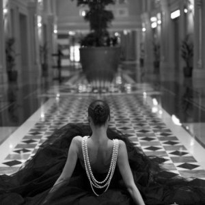 a a a a blk&wht elegant woman swell life oct 19