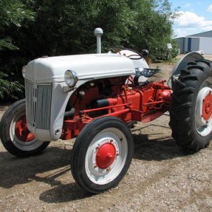 9n_Ford_Tractor.jpg