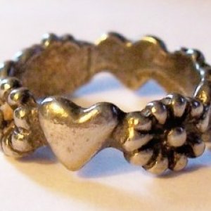 val heart ring.jpg