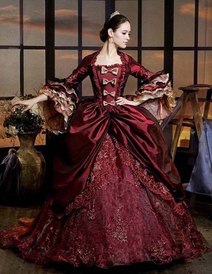 0 0 0 a a A burgundy gown