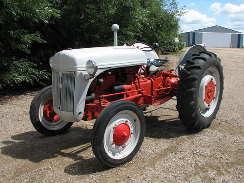9n_Ford_Tractor.jpg