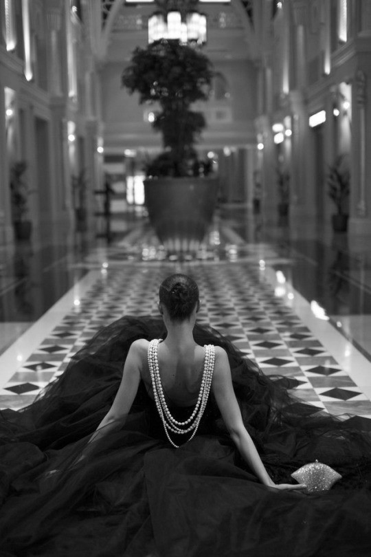 a a a a blk&amp;wht elegant woman swell life oct 19