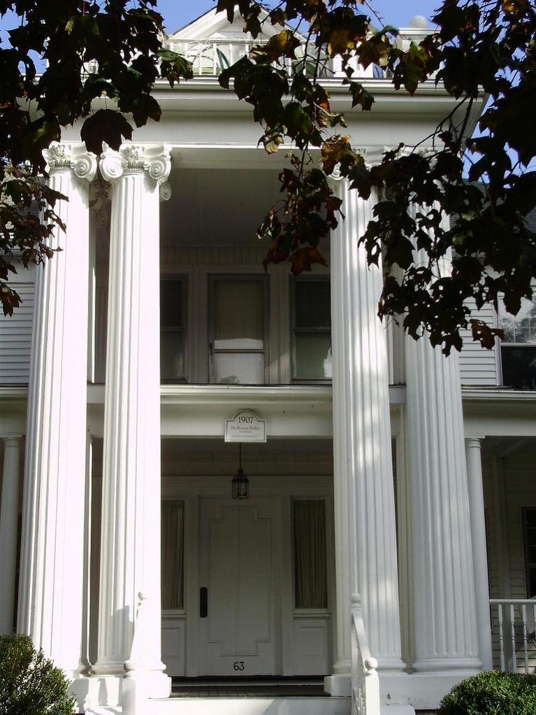 a beautiful Corinthian facade 1907