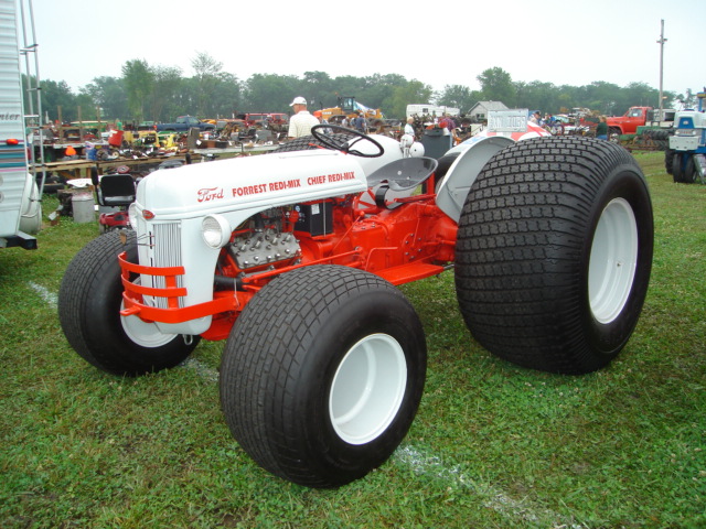 Tractor Show 015.jpg